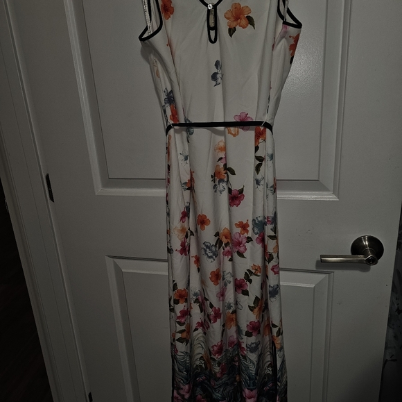 Tommy Bahama Beachy Blossoms Drama Dress - Picture 2 of 3